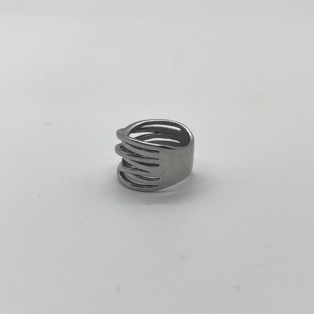 Women’s Chunky Ring - Picture 4 of 5